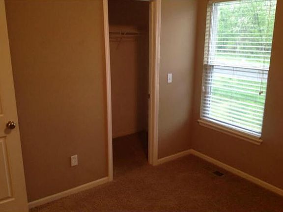 3rd image of 9212 N Belton Ave