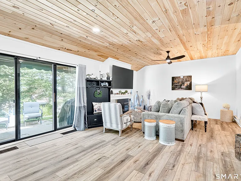 401 Heritage Vlg #B — Photo 26