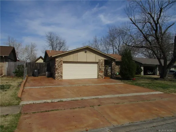 11611 E 27th Pl, Tulsa, OK 74129