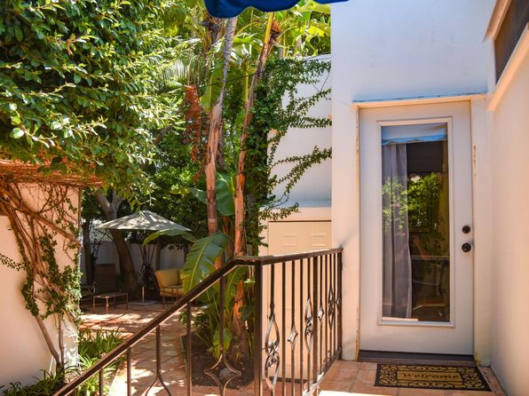 344 S La Peer Dr