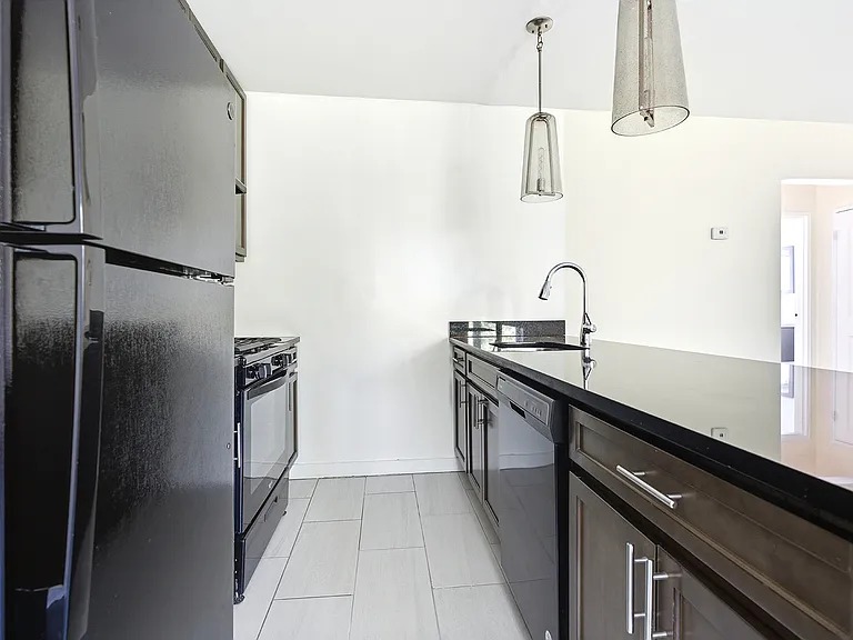 138 Clinton Pl #1B — Photo 3
