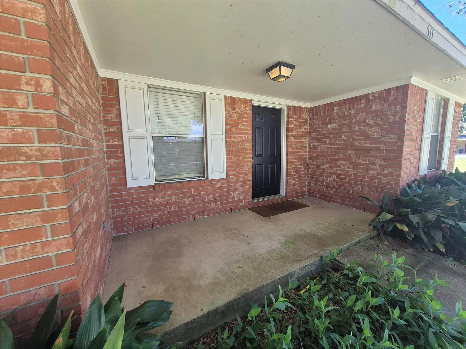 3 bed, 2.0 bath, 1735 sqft, $1,750 — Photo 2