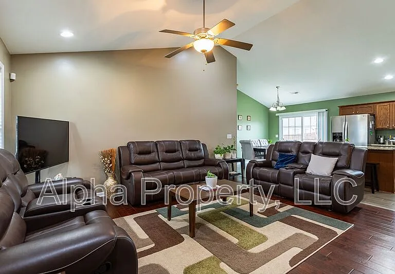 105 Herndon Ct — Photo 3