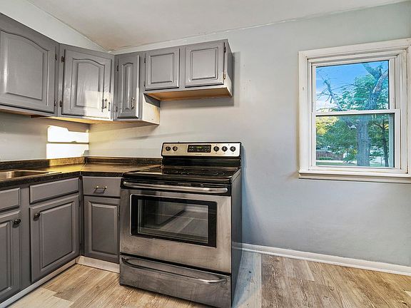 4th image of 301 W Renrose Ave