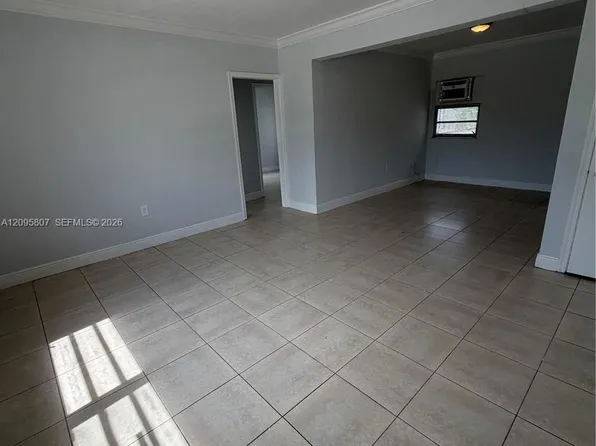 561 SW 7th St #1, Miami, FL 33130