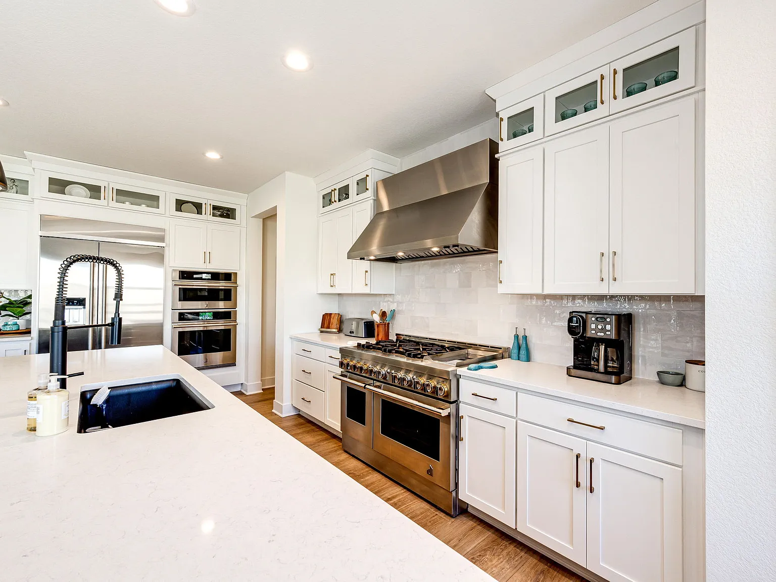 5 bed, 4323 sqft, $6,750 — Photo 4