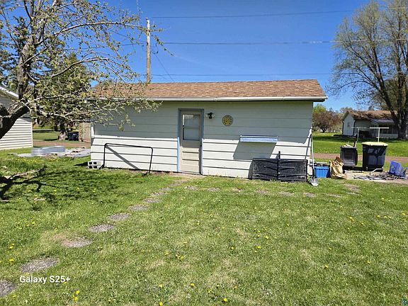 4th image of 1308 W 11th Ave W