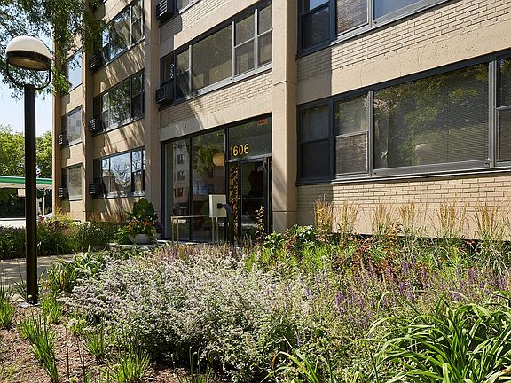 5th image of 1606 E 50th Pl APT 2-007B