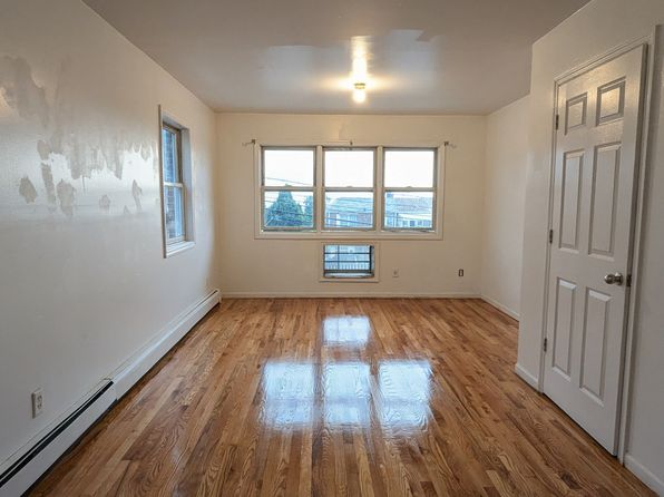 2529 College Point Blvd APT 2
