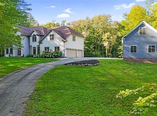 10710 Dawson Dr, Chagrin Falls, OH 44023