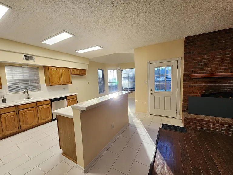 2413 Timber Ridge Ln — Photo 14