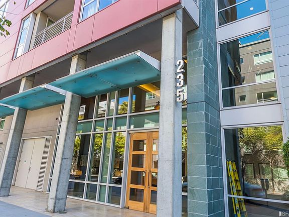 5th image of 235 Berry St APT 415