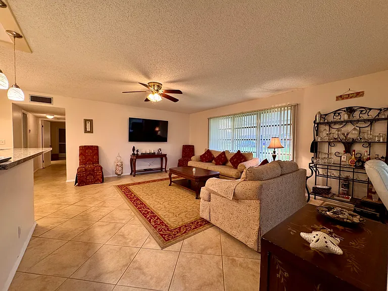 1252 Club Dr W #D — Photo 4
