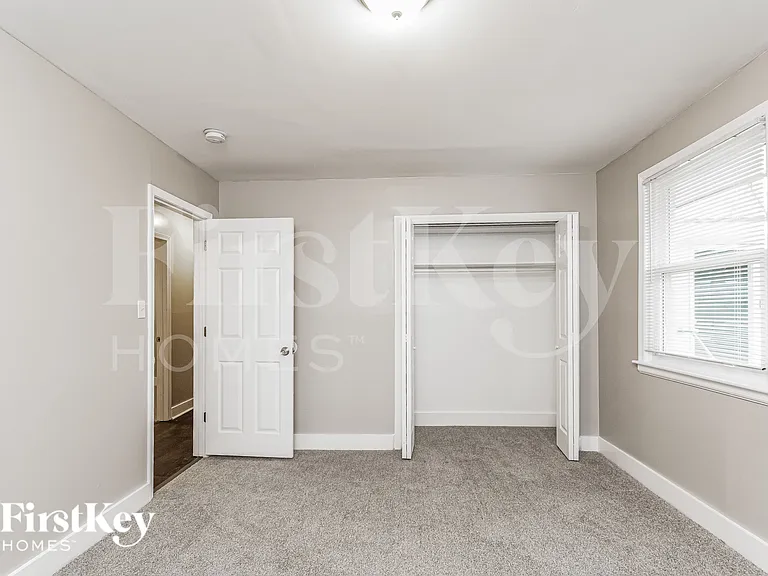 1104 Raynor St — Photo 12