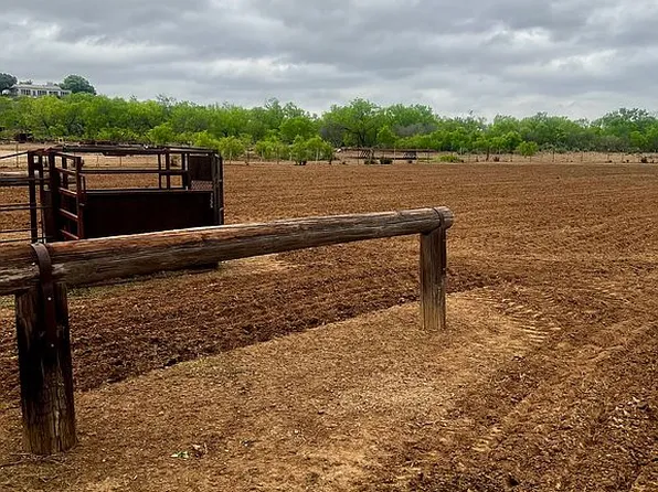 3537 Fm 140, Uvalde, TX 78801