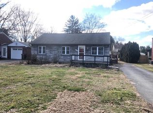 2020 Manor Ridge Dr, Lancaster, PA 17603