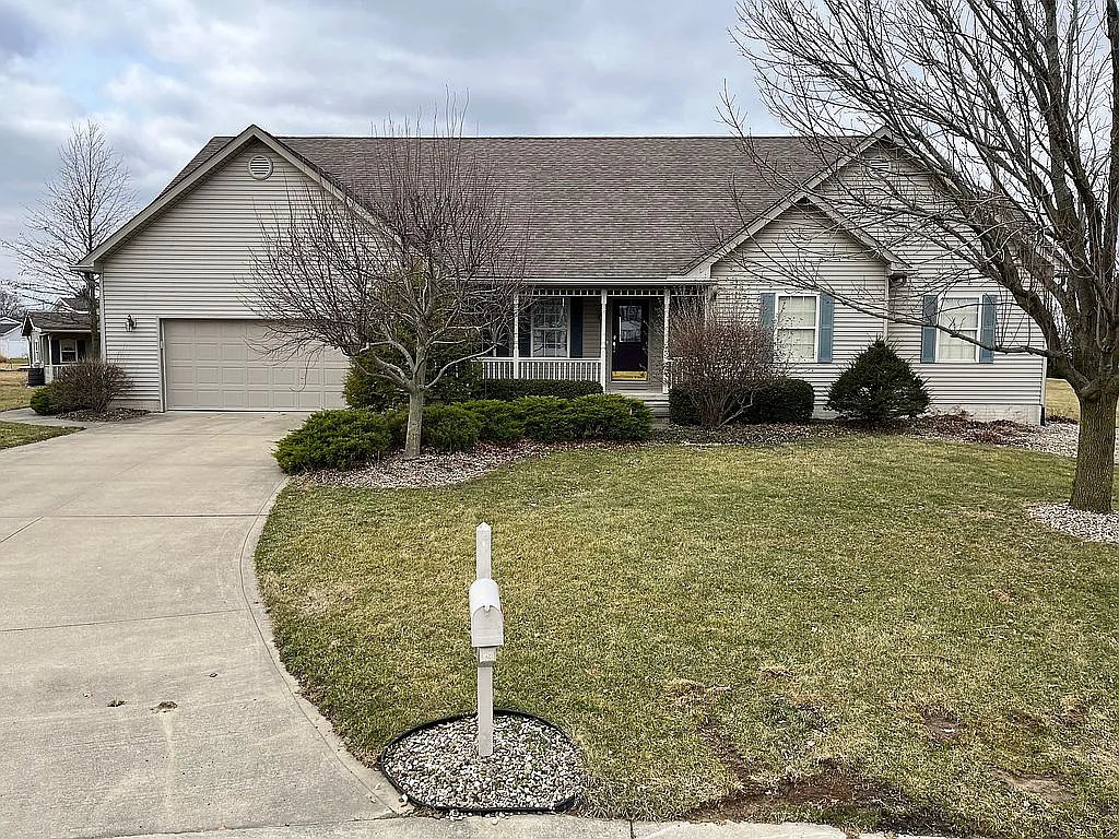 1435 Silver Lake Dr photo 1
