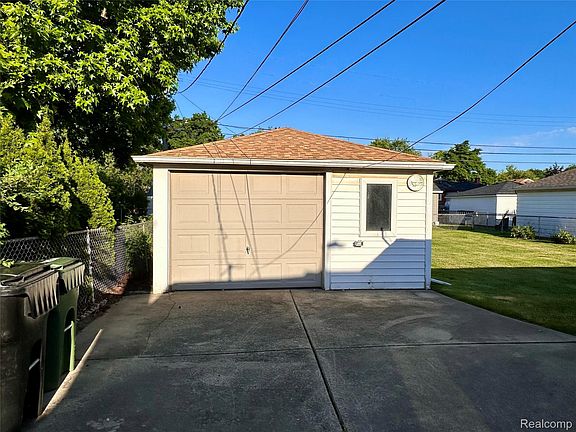 2nd image of 6790 Winona Ave