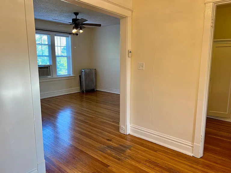 2429 Sutton Blvd #3S — Photo 8