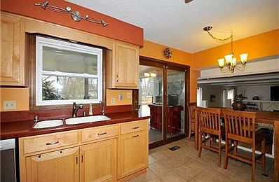 Kitchen. Amazing kitchen, all appliances included.  Beautiful oak cabintry. Ceramic tile flooring. Kitchen opens to your amazing family room and sunroom.