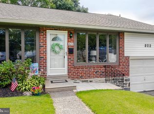 322 Windsor Park Ln, Havertown, PA 19083