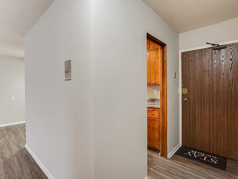 2421 Pillsbury Ave S — Photo 15