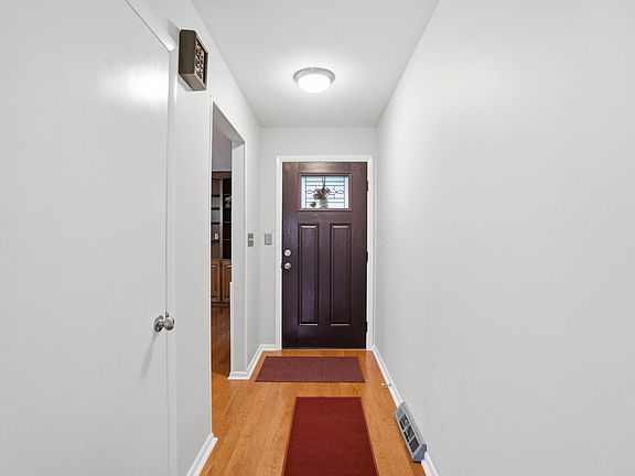4th image of 472 Blandings Ct