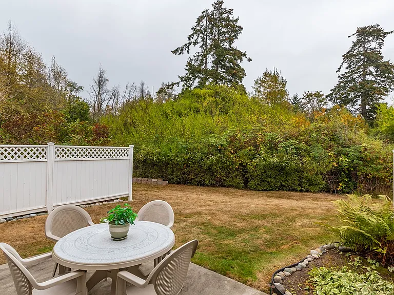 905 NE Lindsay St — Photo 18