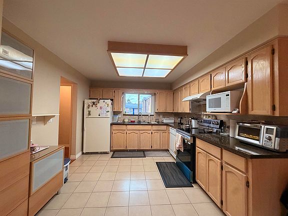 4th image of 1336 Pitt River Rd #4