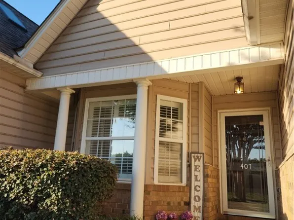 407 Clare Bank Dr, Greer, SC 29650