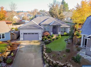 1100 Emmett Loop, Silverton, OR 97381