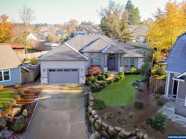 1100 Emmett Loop, Silverton, OR 97381