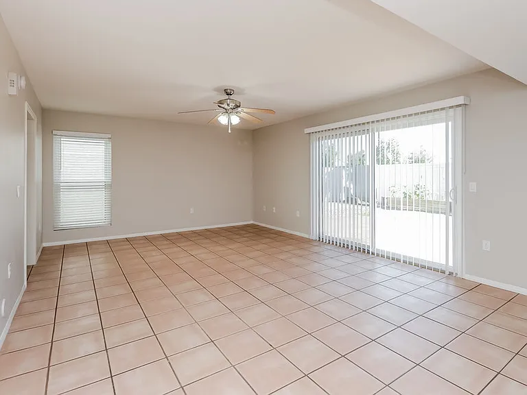 521 N Redrock St — Photo 4