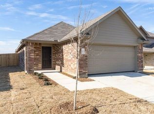 1604 Oriole St, Ennis, TX 75119