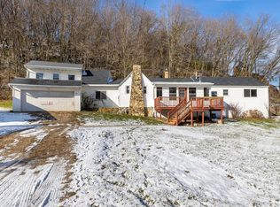 1455 Old Mill Rd, Dubuque, IA 52003