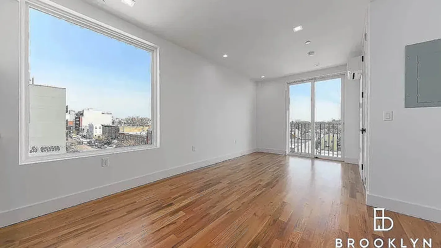 1010 Rogers Ave — Photo 4