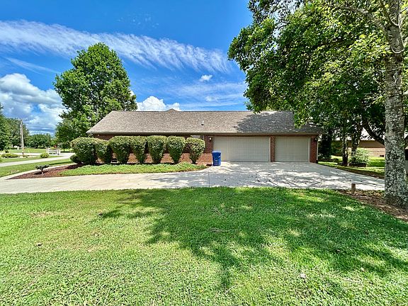 5th image of 182 Lake Forest Dr