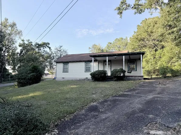 110 Lakeside Dr, Troy, AL 36079