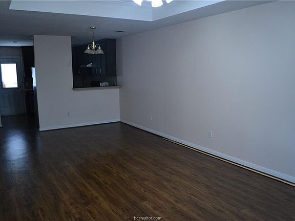 4th image of 902 Kalanchoe Ct APT B