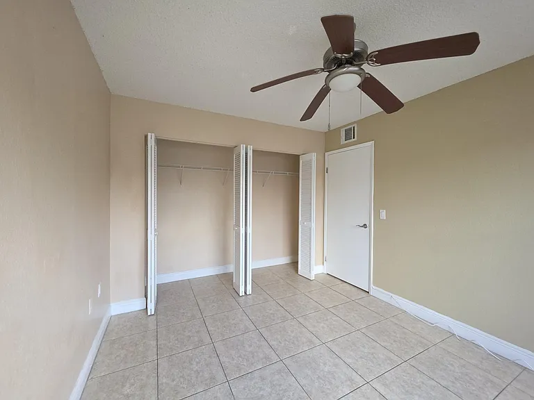 1542 Lake Crystal Dr #H — Photo 10