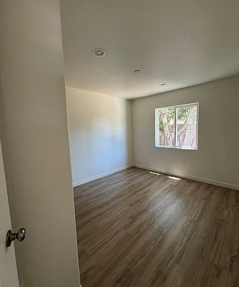 1012 W Cypress St #B — Photo 3