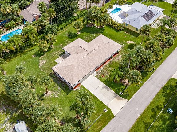 2nd image of 374 Citrus Ave