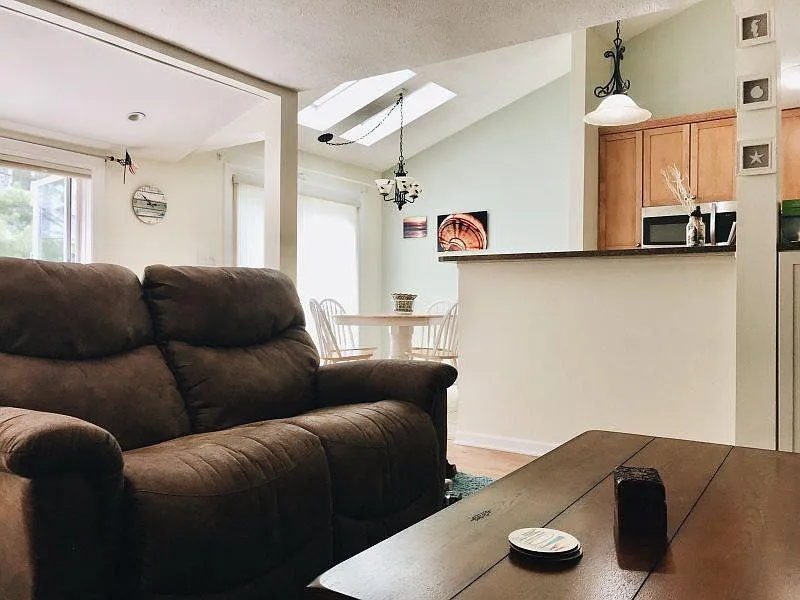 2 bed, 956 sqft, $1,985 — Photo 3