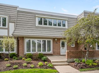 628 Calais Cir, Highland Park, IL 60035