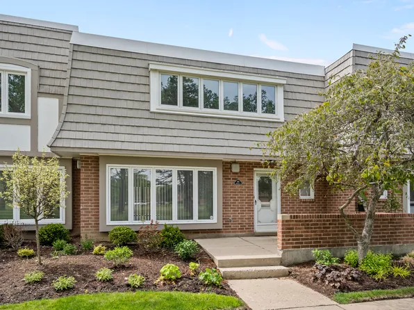628 Calais Cir, Highland Park, IL 60035