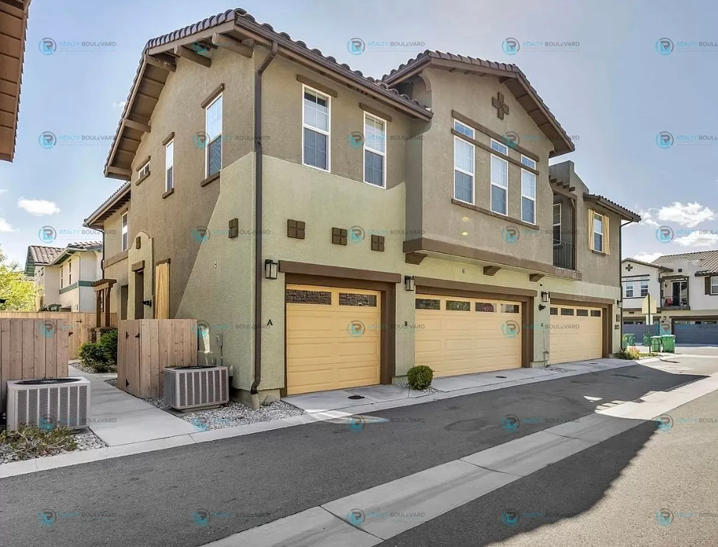 Discover luxurious living in this stunning 3-bedroom, 2-bathroom, 2-story condo, perfectly design... — Photo 1