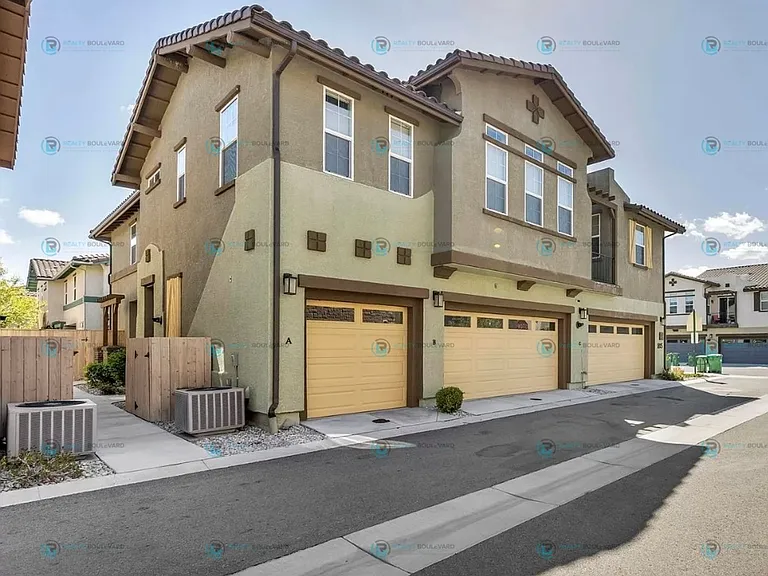 1815 Dark Horse Rd #B — Photo 1