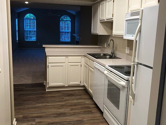 5th image of 256 Windemere Pl