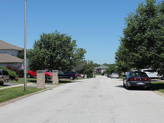 3rd image of 23050 Eastbrook Dr