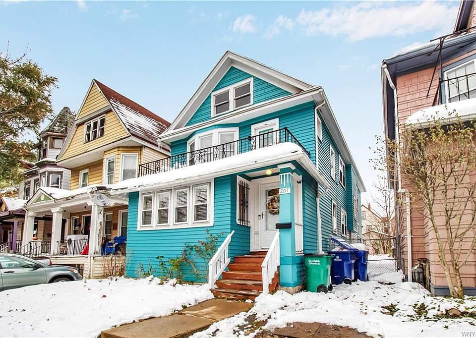 1st image of 207 Hoyt St